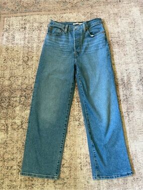 Levi’s rib cage, straight jeans